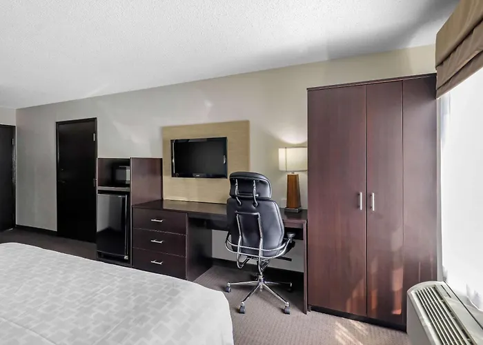 Clarion Inn & Suites Dfw NorthAirport Hotel